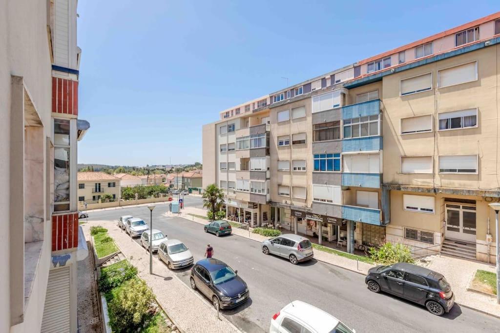 קלוז Lovely 3-Bedroom Condo W/ Free Parking On Premises מראה חיצוני תמונה