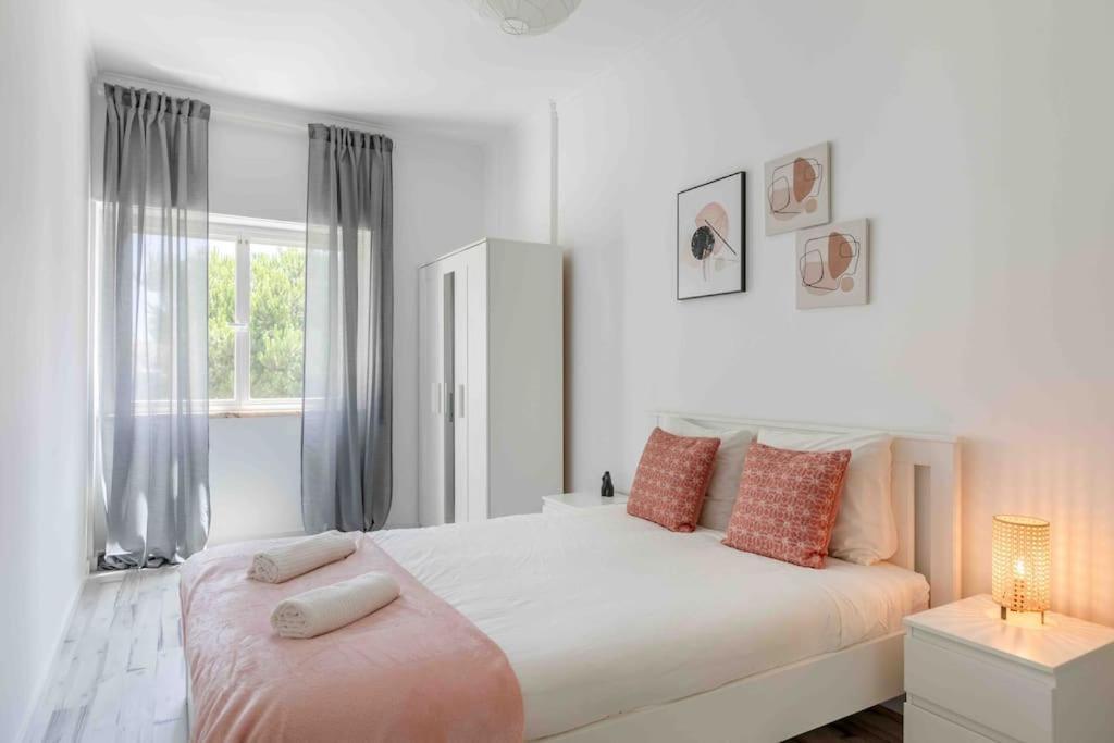 קלוז Lovely 3-Bedroom Condo W/ Free Parking On Premises מראה חיצוני תמונה