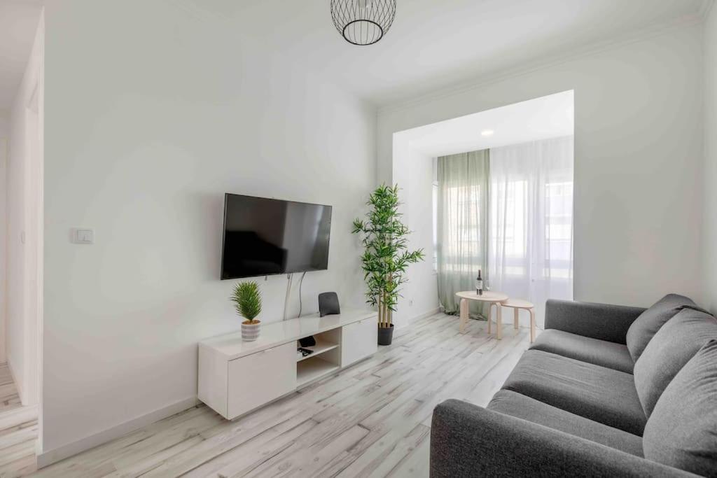 קלוז Lovely 3-Bedroom Condo W/ Free Parking On Premises מראה חיצוני תמונה