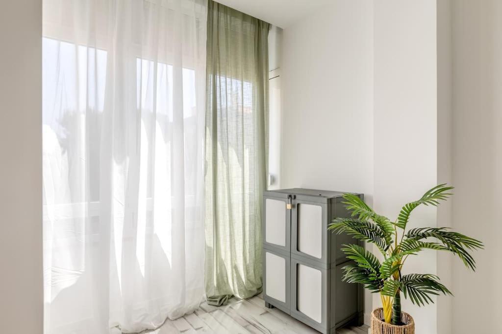 קלוז Lovely 3-Bedroom Condo W/ Free Parking On Premises מראה חיצוני תמונה